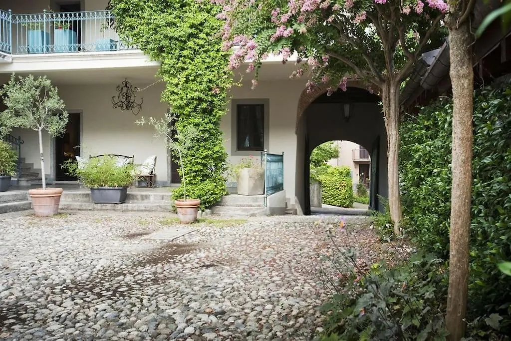 Lucio Fontana'S Experience Apartment Comabbio